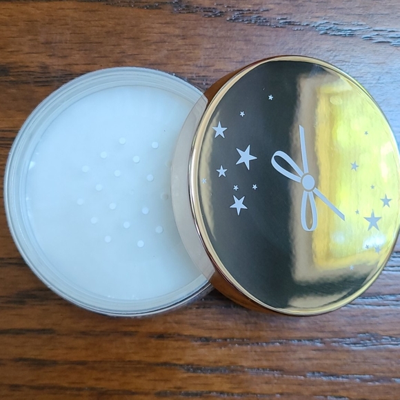 Ciate Extraordinary Translucent Powder - Picture 4 of 5